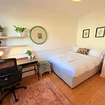 Bright Beautiful House In Hébergement de vacances *