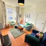 Bright Beautiful House In Bristol