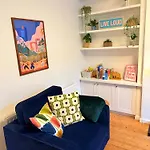 Bright Beautiful House In * Bristol