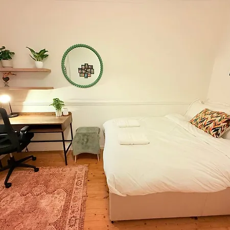 Bright Beautiful House In Central Bristol