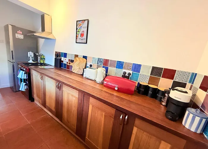 Bright Beautiful House In Central Bristol