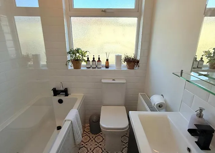 Bright Beautiful House In Central Bristol